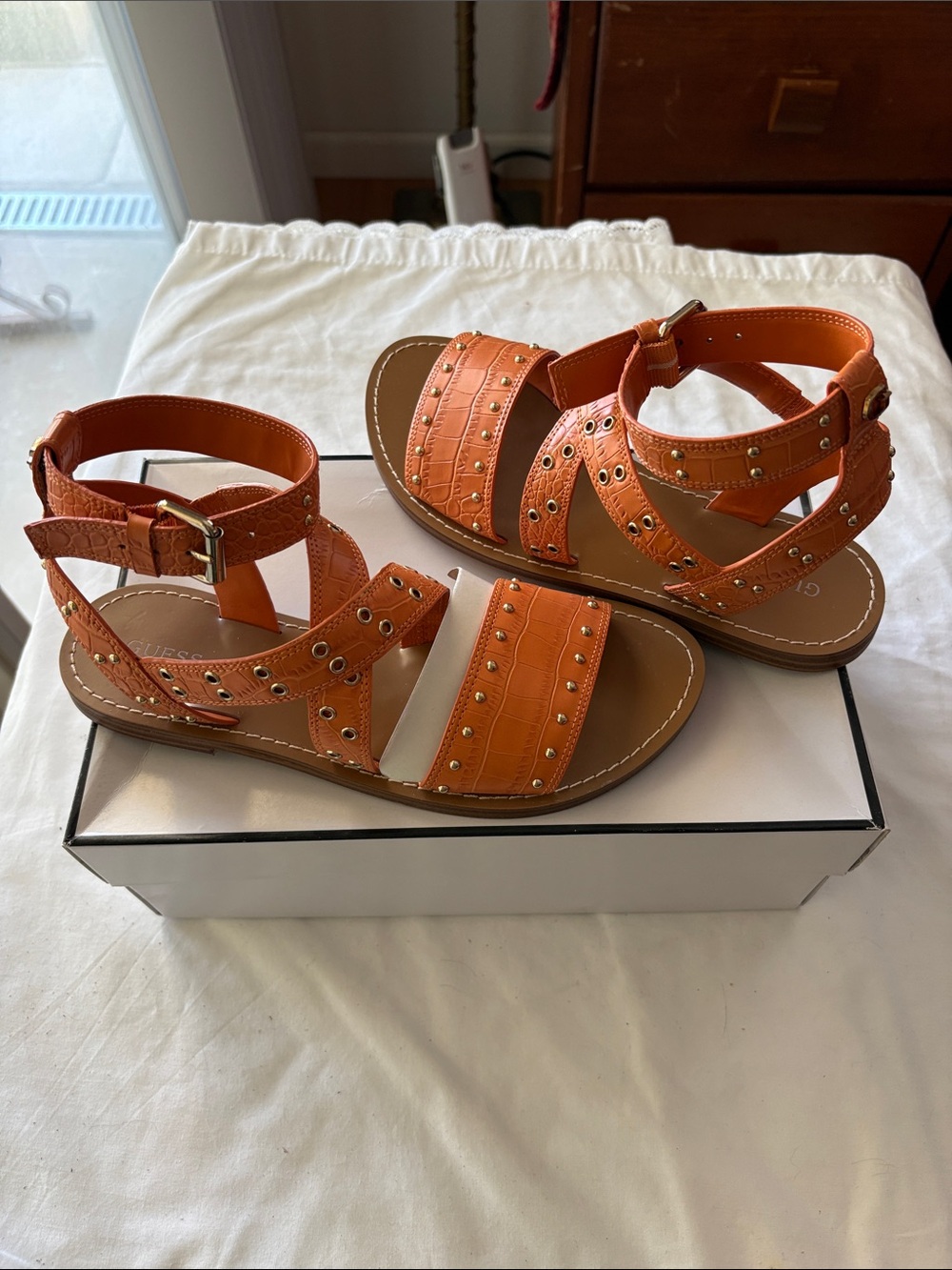 NWOT Guess Cevie Orange Croc-Embossed Studded Ankle-Strap Gladiator Sandals - Picture 2 of 4